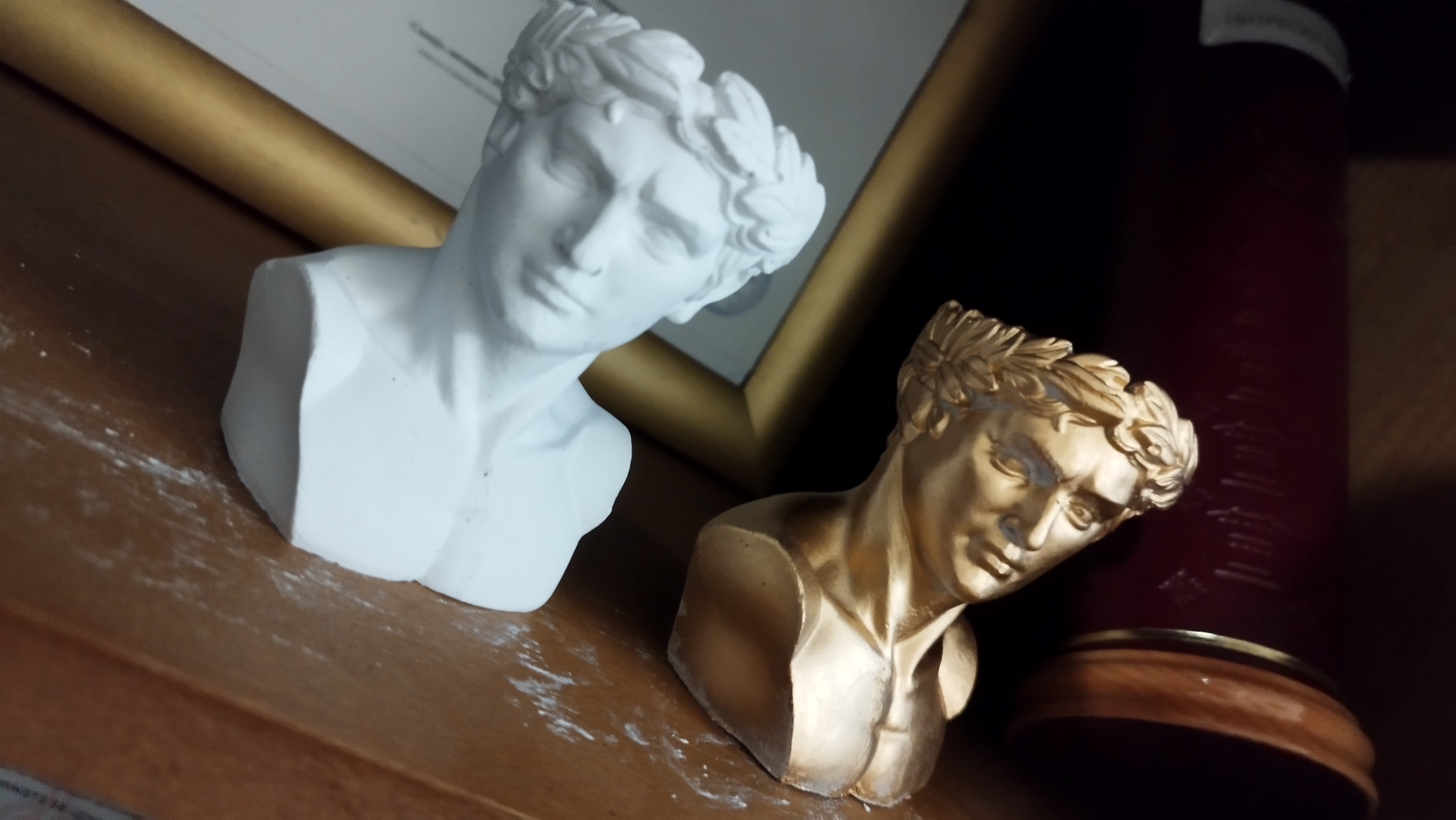 Нашите скулптури во различни бои