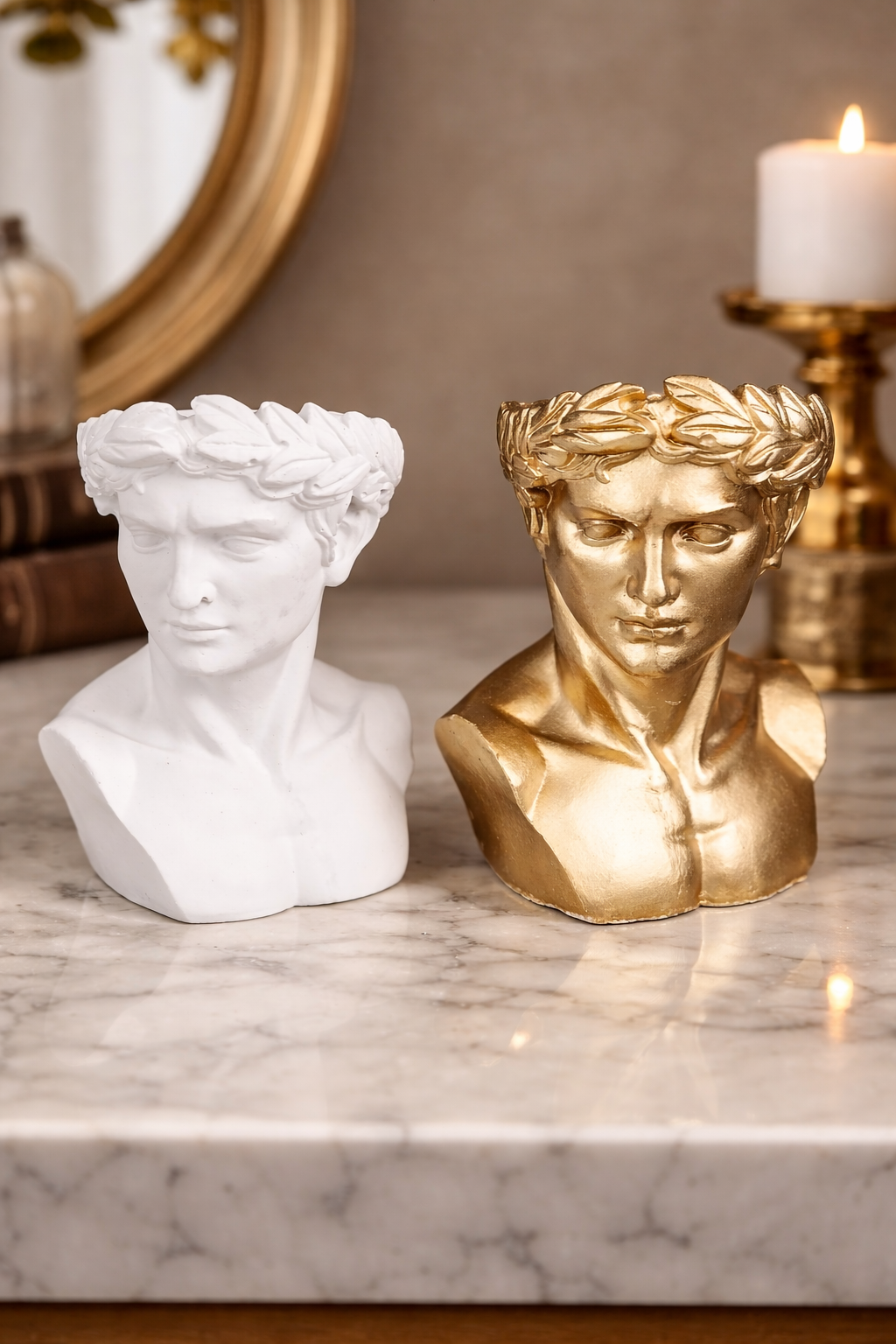 Давид бисти во бела и златна боја